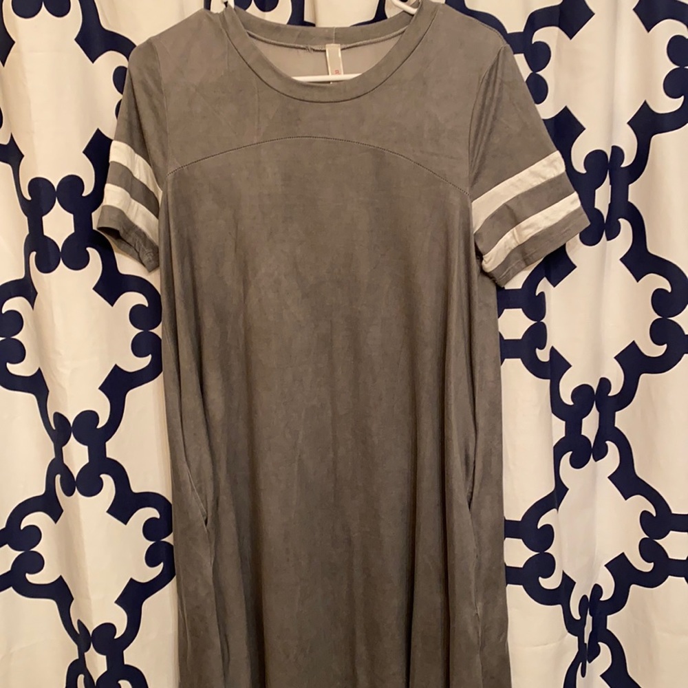 Grey tee shirt dress with pockets!!